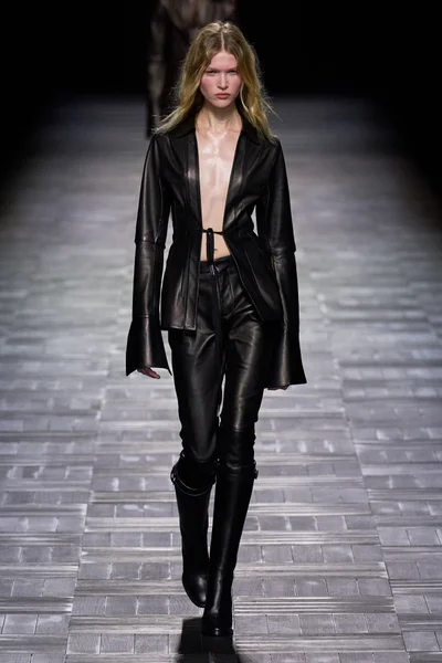 Look 11